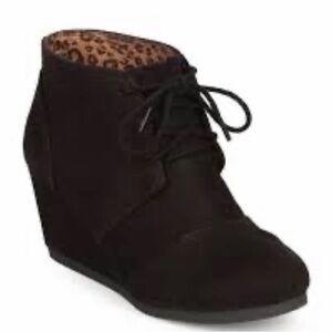 Women’s Black Suede Wedge Bootie Rex-s
Size 7M